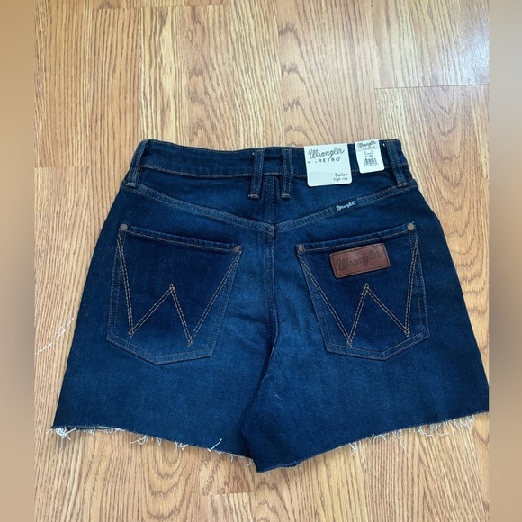 Wrangler Bailey High Rise shorts 5/28 - Picture 4 of 6